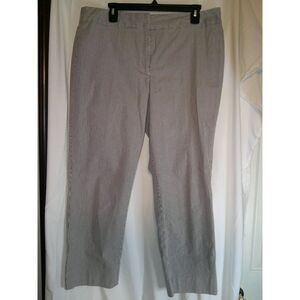 Jones New York Signature Gray and White Stretch‎ Capris Size 16